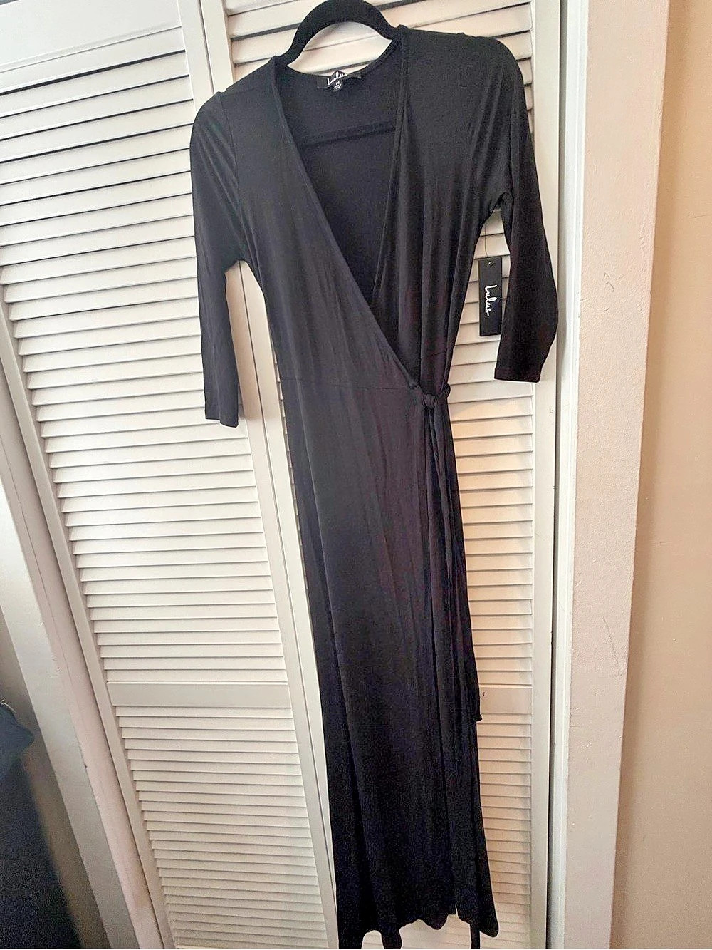 LuLu’s Black Wrap Maxi Dress Size Medium NWT